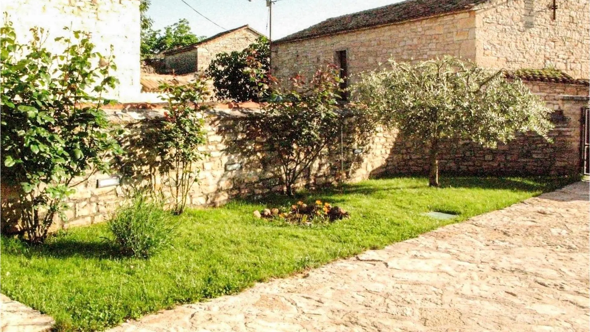 Villa Bassi Basici 0*,